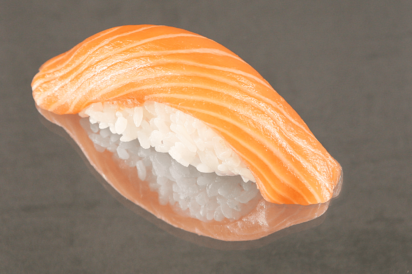 Любимые всеми суши нигири с нежнейшим лососем. Очень вкусно! Сякэ