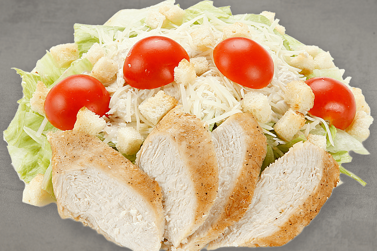 Любимый всеми салат Цезарь с куриным филе, приготовленный традиционным способом. Цезарь с курицей