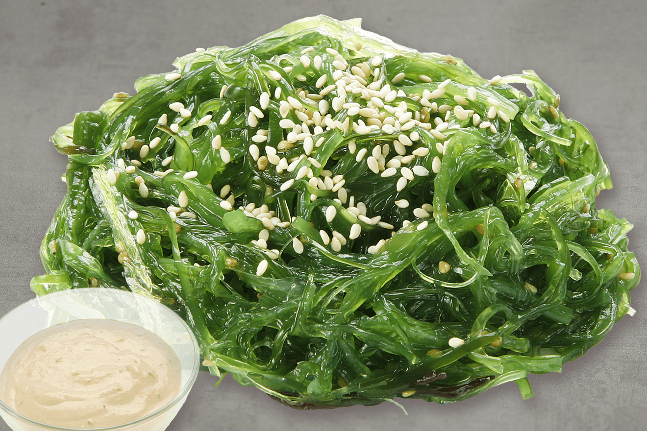Классический японский салат из маринованных водорослей, приправленный ореховым соусом. Чука