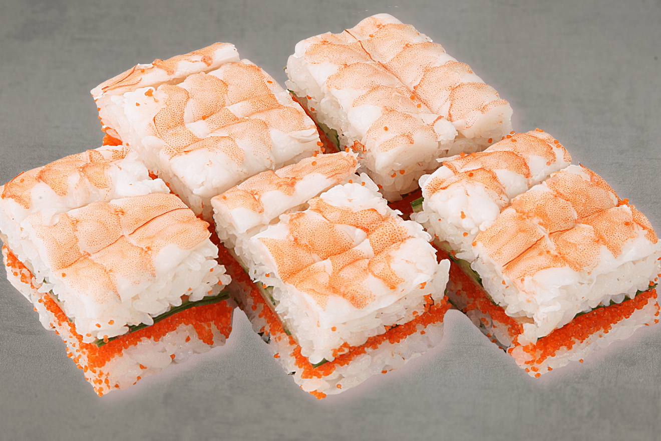 Шикарные бокс-суши, накрытые королевскими креветками. Бокс-суши Эби Люкс