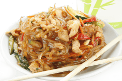 Харусаме XL с овощами и курицей, соус кисло-сладкий Харусаме XL с овощами и курицей, соус кисло-сладкий